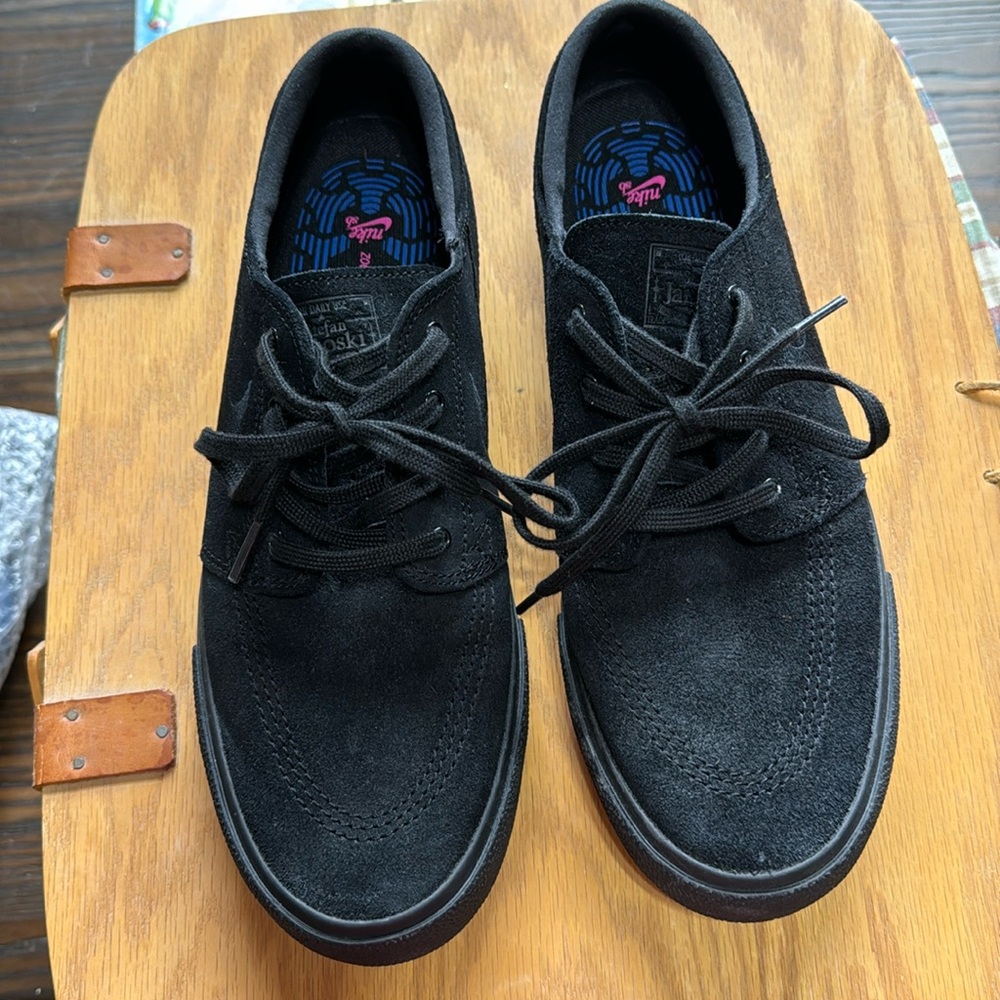 triple black stefan janoski